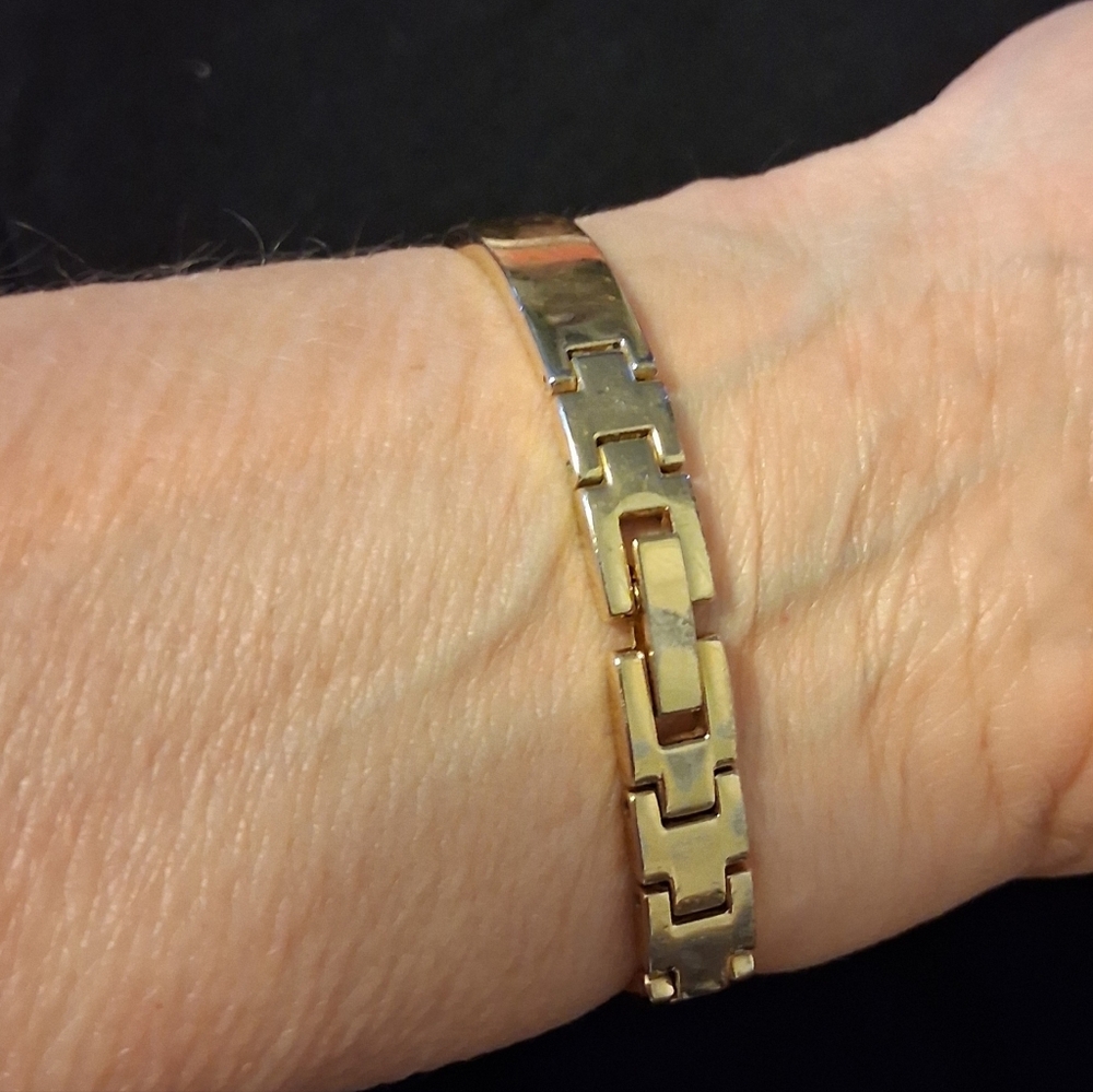 Citizens Eco-Drive Elegant Gold Tone Rectangle Face Solar-Charged Dressy Watch - Picture 2 of 11